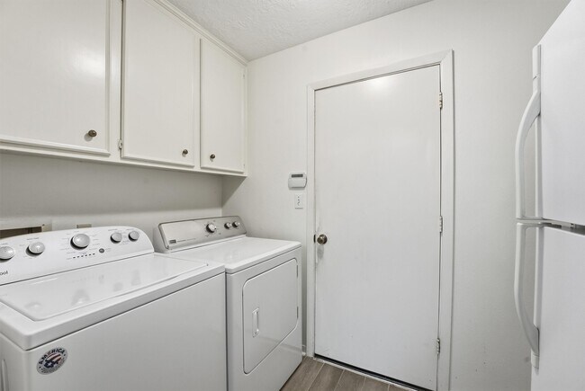 Building Photo - 2513 Country Club Blvd