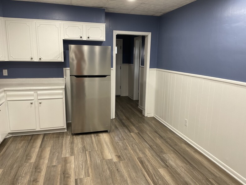 Kitchen - 1157 Monroe Ave