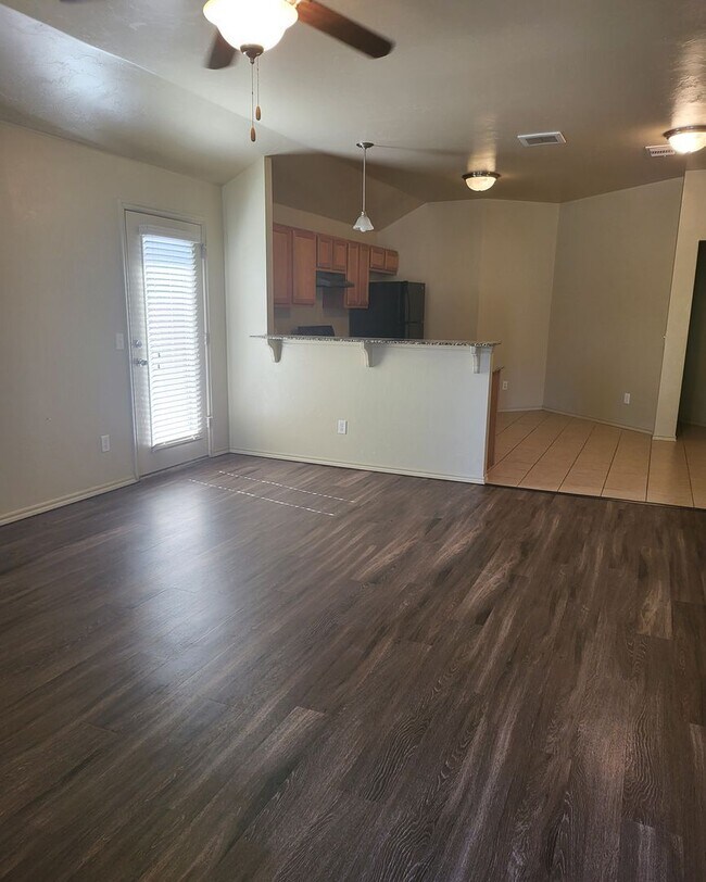 Building Photo - Welcome Home!!