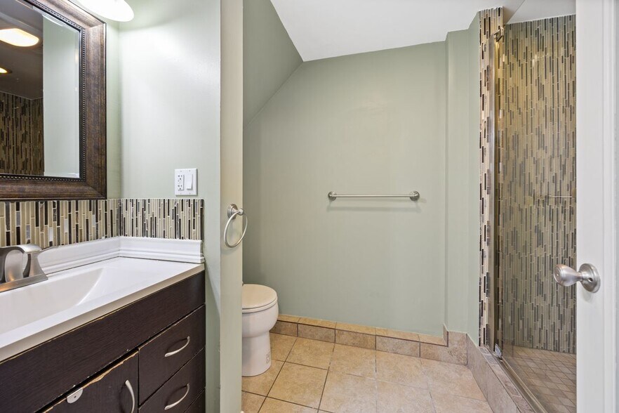 Building Photo - 67 Brentwood Dr