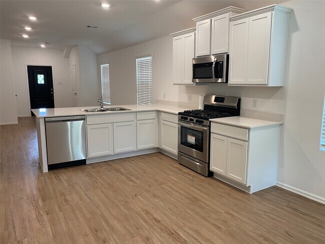 Building Photo - 2010 Ballesteros St