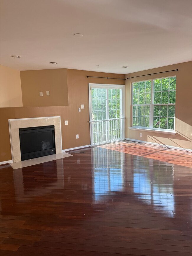 Building Photo - Updated Townhouse in Ballenger Creek