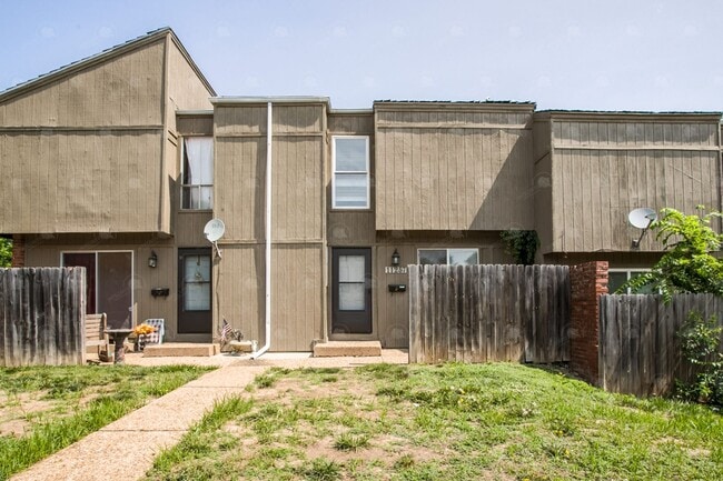 Building Photo - **Spacious 3-Bedroom Townhome with Partial...