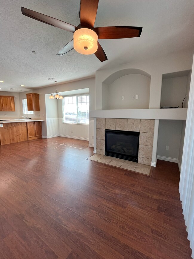 Primary Photo - Gorgeous Top Floor Condo!