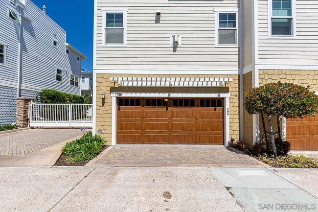 Building Photo - 7726 Ivanhoe Ave