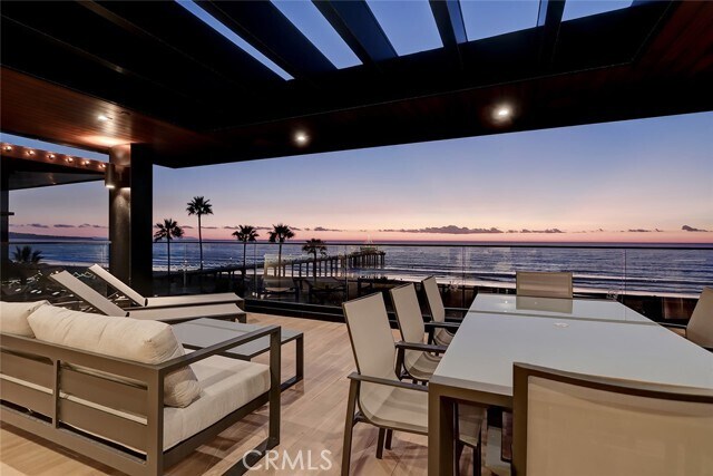 Building Photo - 1208 The Strand