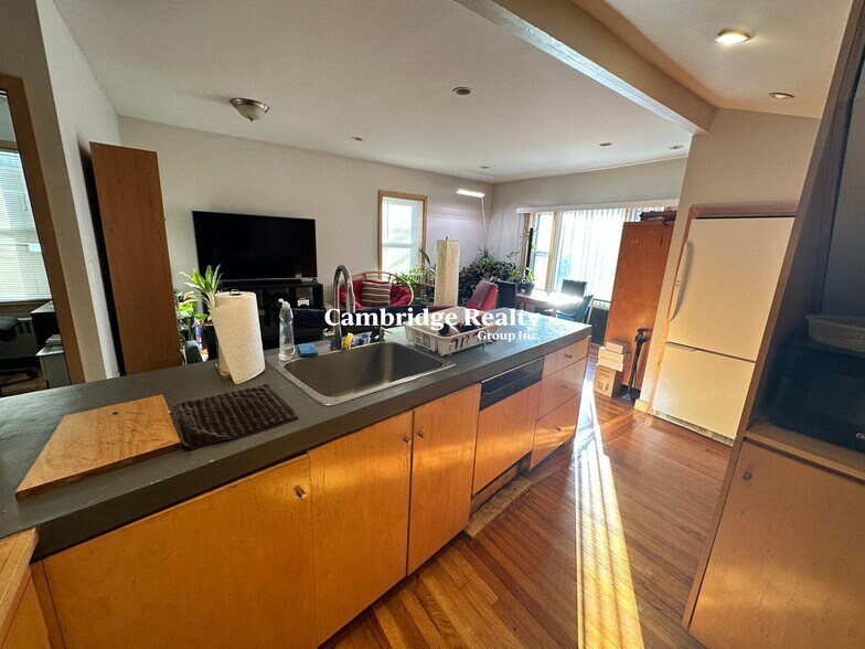 Building Photo - 135 Columbia St