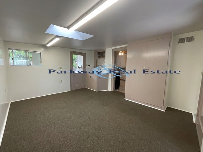 Building Photo - Charming 3 Bedroom House in East Alpine