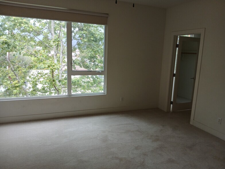Building Photo - 139 W Live Oak Ave