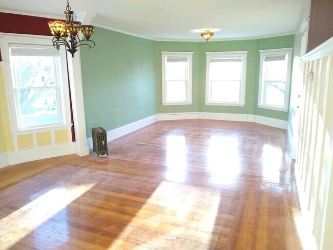 Building Photo - 7 Grand St