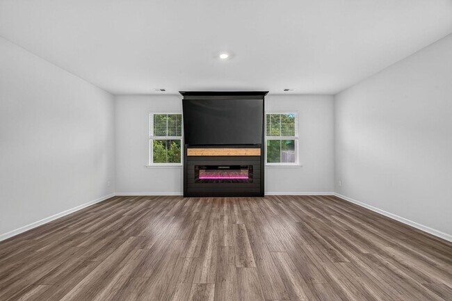 Building Photo - Modern Living in Summerville