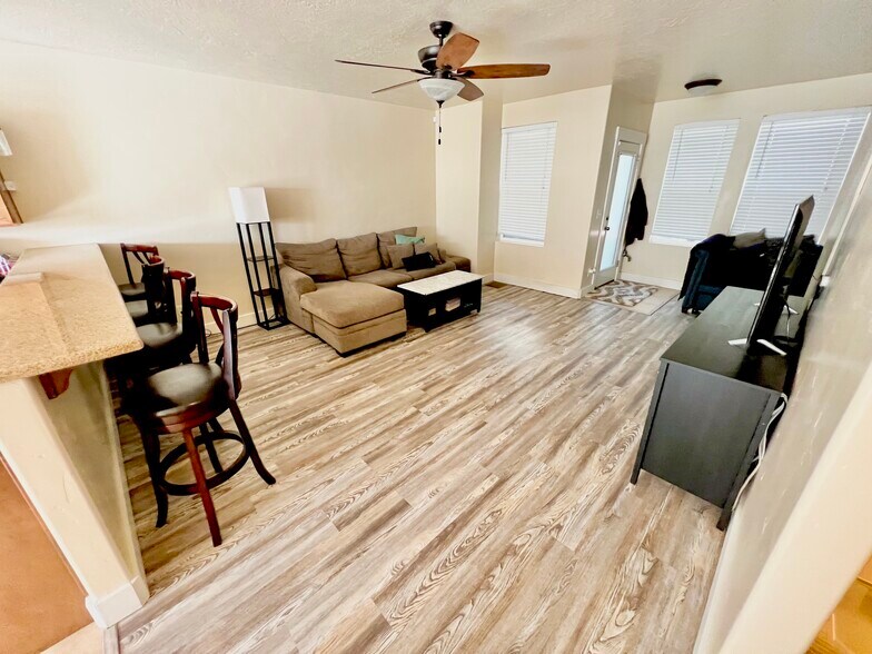 Building Photo - 172 W Barry Links Way