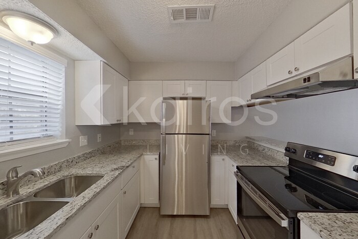 Building Photo - 2146 Woodnote Ln