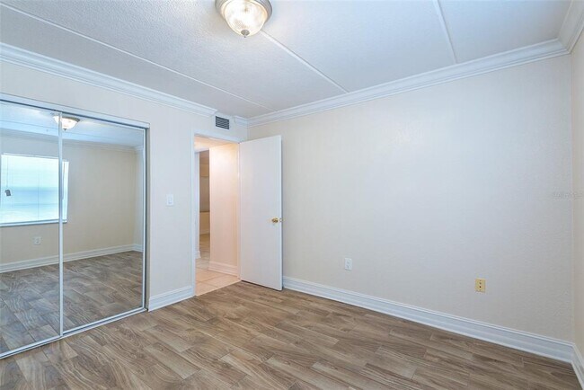 Building Photo - 5221 Bayshore Blvd