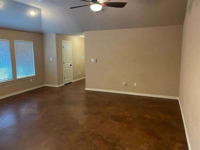 Building Photo - 2513 SW E Ave