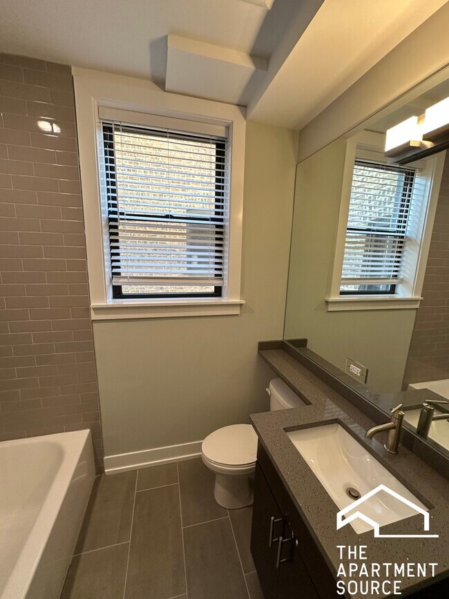 Building Photo - 1002 Crain St