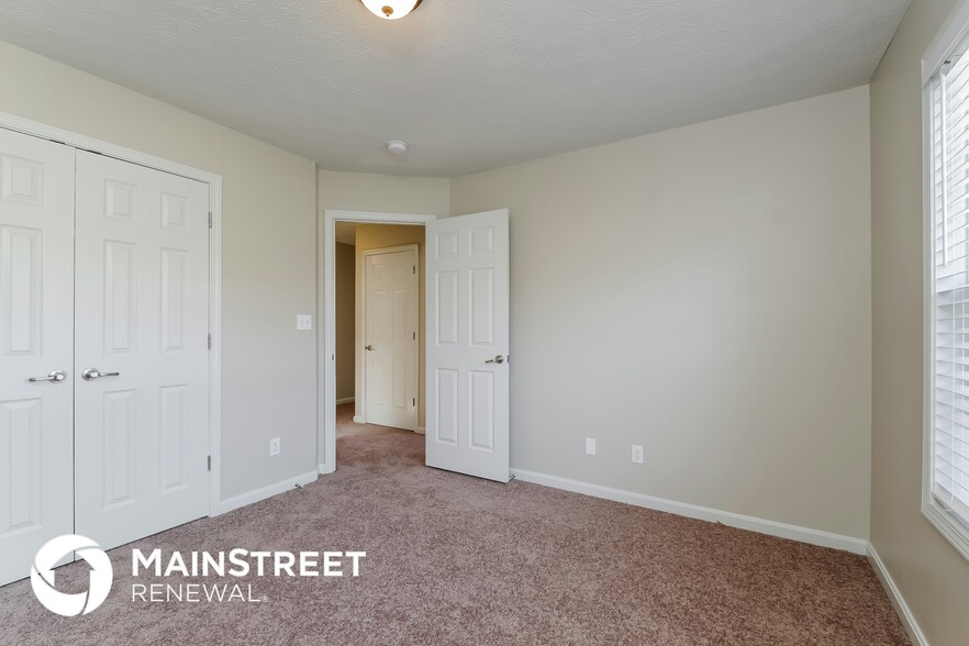 Building Photo - 904 Lyle Ct