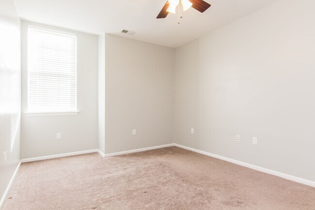 Building Photo - 1132 Grace Hill Dr