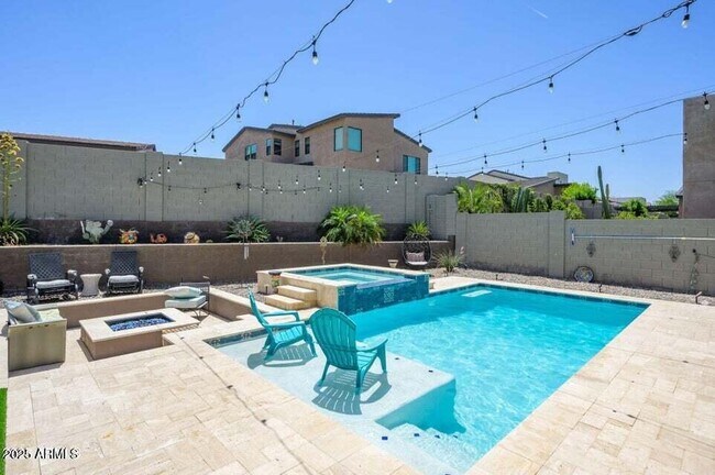 Building Photo - 1221 E Paseo Way