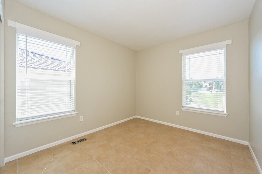 Building Photo - 4081 Delight Dr