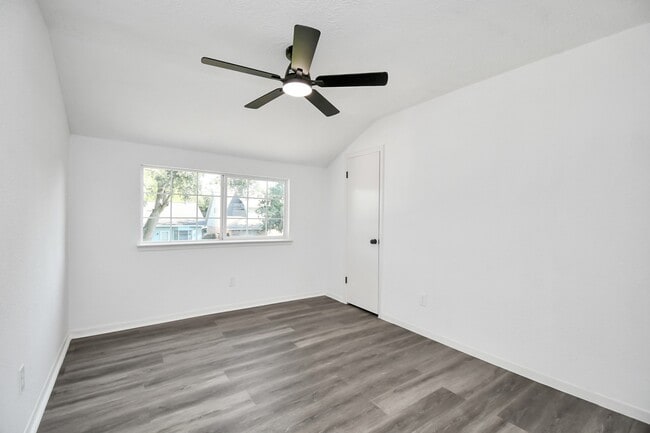 Building Photo - 7022 Castleview Ln