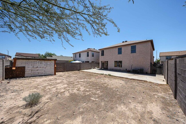 Building Photo - 11816 W Rosewood Dr