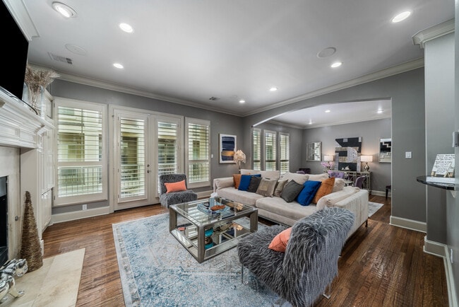 open concept - 4003 Wycliff Ave