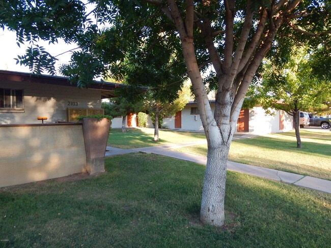 Building Photo - 2103 S Granada Dr