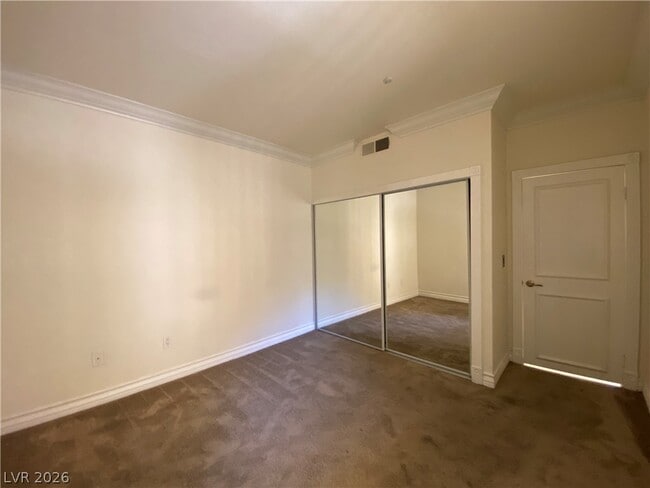 Building Photo - 270 E Flamingo Rd