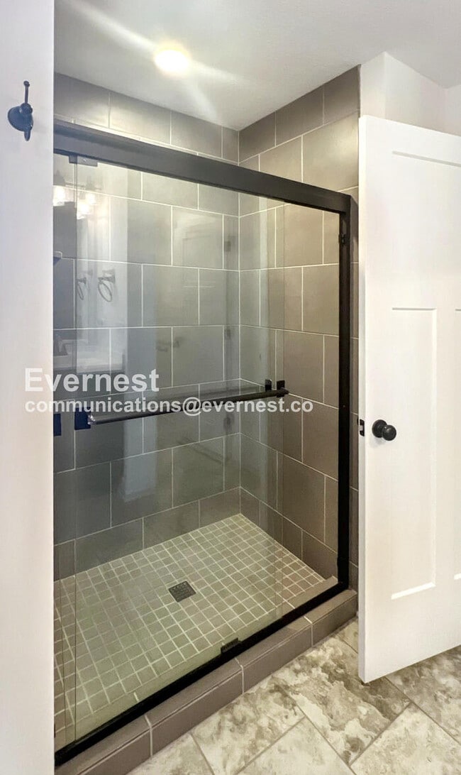 Building Photo - 509 SW Brummel Rd