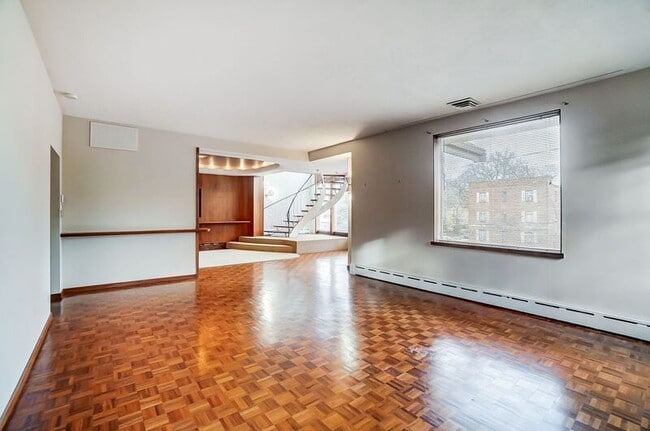 Building Photo - 2881 Observatory Ave