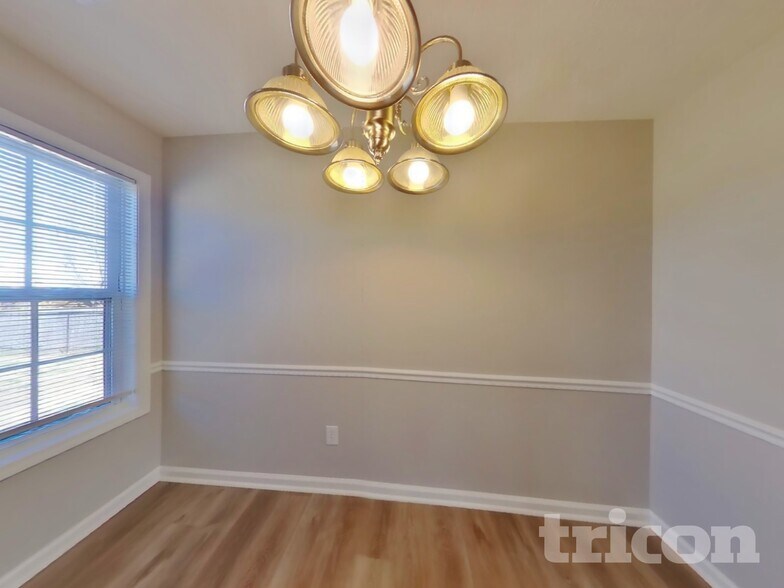 Building Photo - 9021 Macbeth Dr