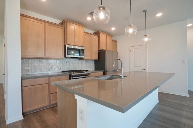 Building Photo - 1610 Iberville Dr