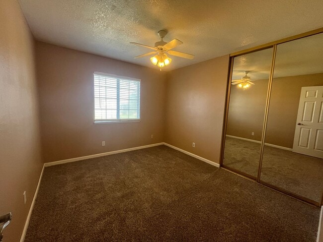 Building Photo - Spacious 4bed 2bath home in Elverta!