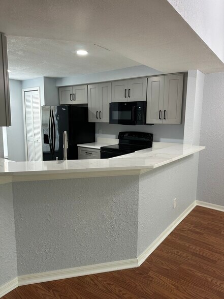 Building Photo - 9600 Victoria Ln