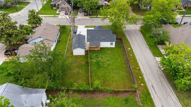 Building Photo - 601 Pearson Ave