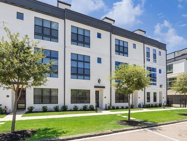 Building Photo - 2914 Lamar St