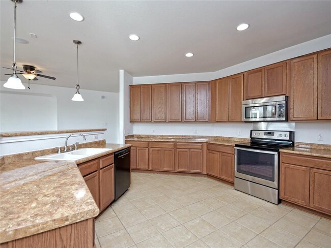 Building Photo - 501 Willow Walk Dr