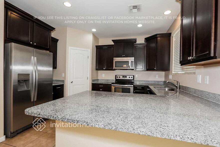 Building Photo - 1382 S Ponderosa Dr