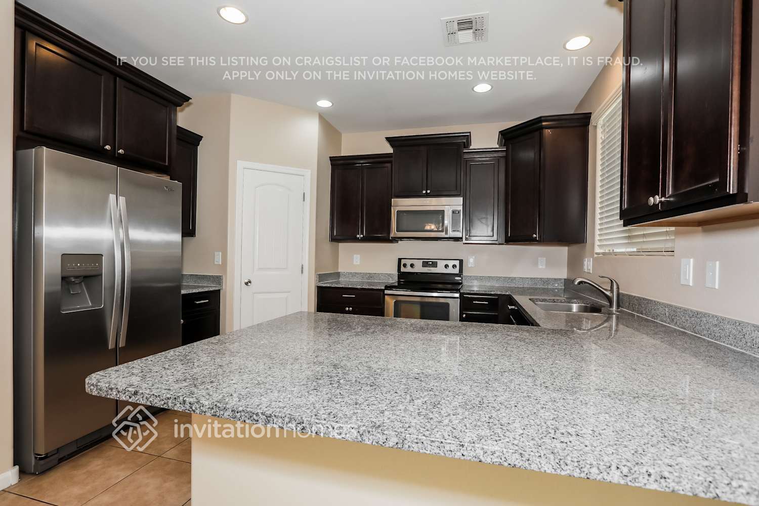 Building Photo - 1382 S Ponderosa Dr