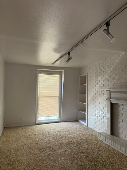 Building Photo - 2704 San Pedro St