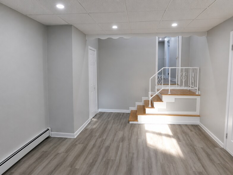 Building Photo - 137 Hampshire St