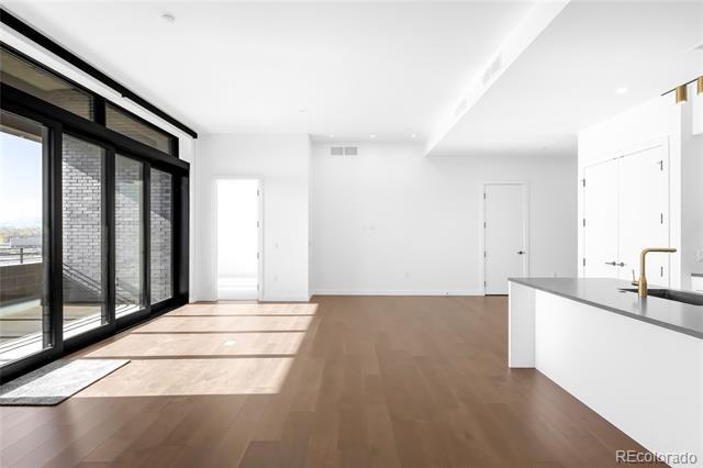 Building Photo - 3520 Chestnut Pl