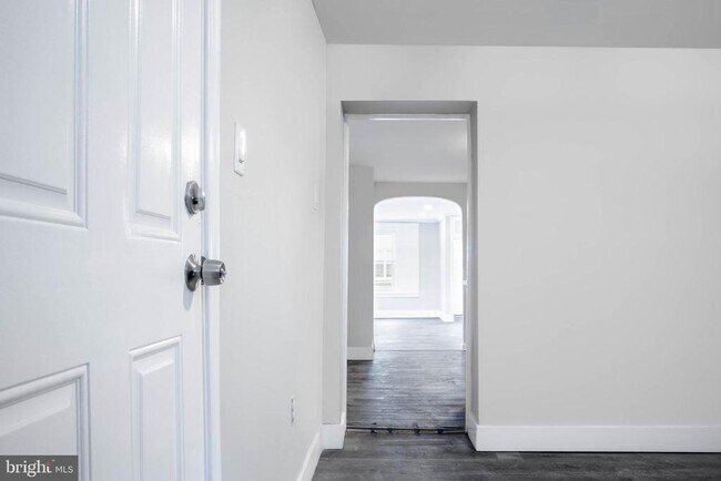 Building Photo - 2348 Moore St