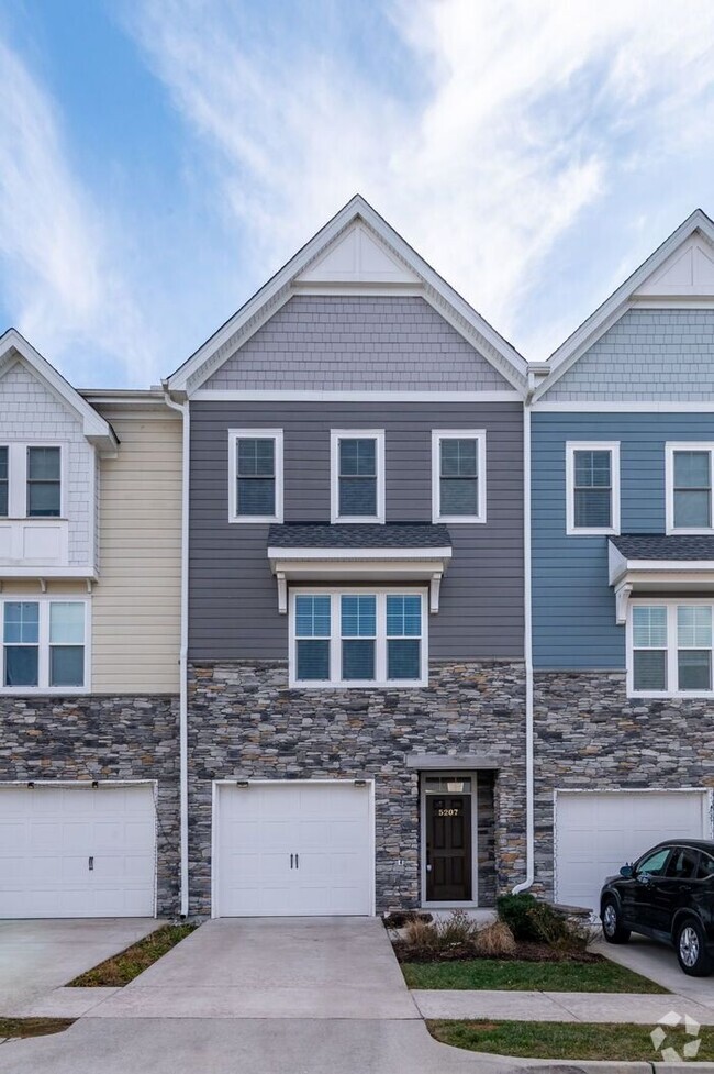 Building Photo - Modern Craftsman Townhome in Bedford Falls...