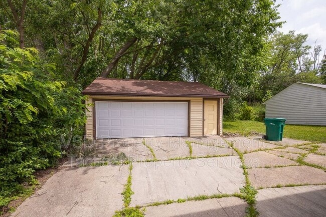 Building Photo - 19758 Maple Heights Blvd