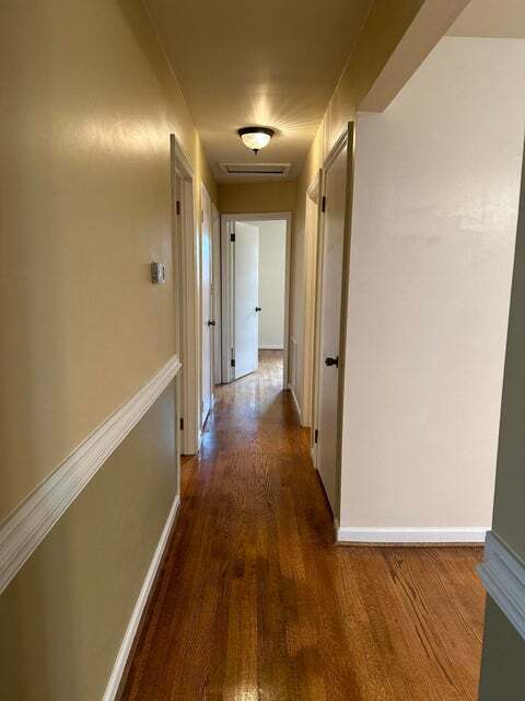 Hallway to 3 bedrooms - 6726 Jasmine Cir