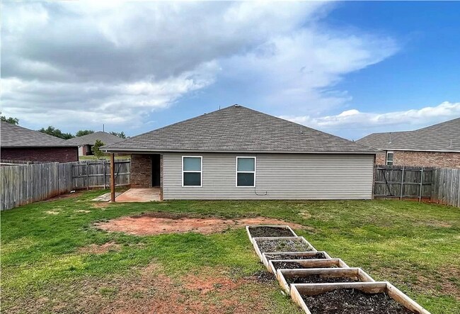 Building Photo - Beautiful 3-Bedroom Home with Easy Access ...