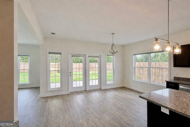 Building Photo - 410 N Caswell St