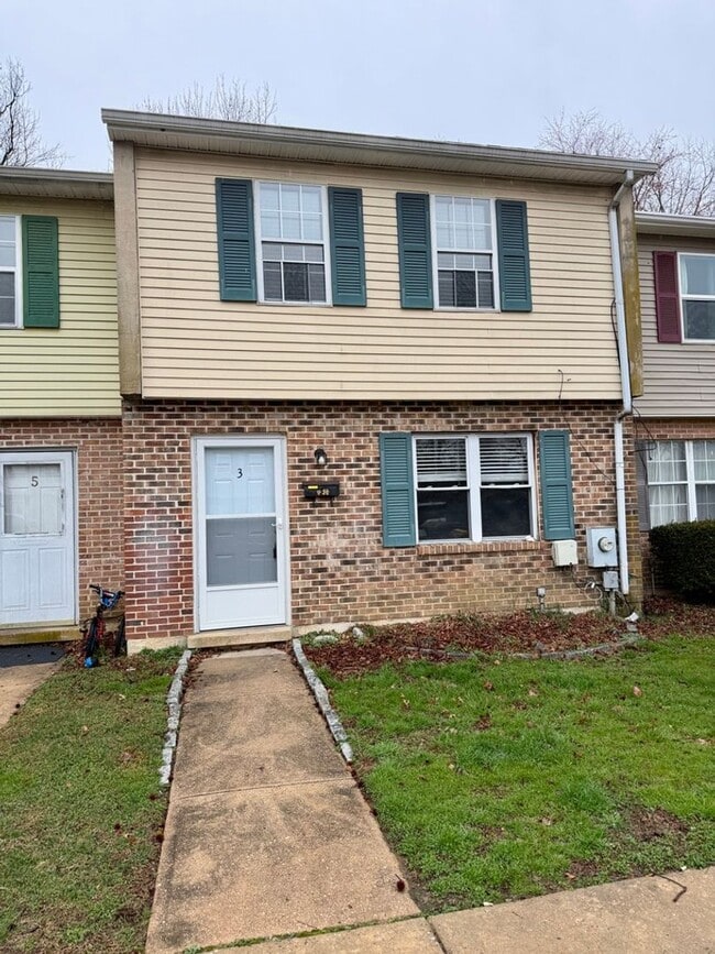 Building Photo - Welcome to White Chapel!